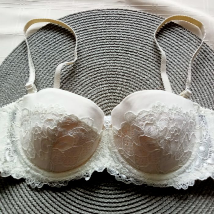 Biustonosz balkonetka, koronkowy,z kieszonkami na wkładki Ava 75B