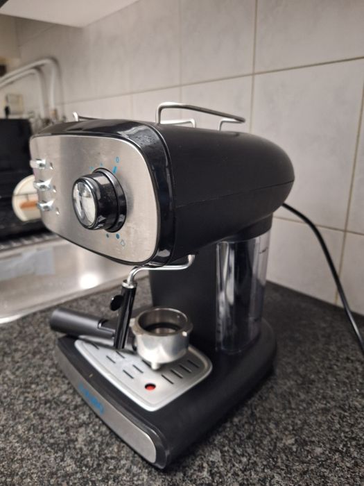 Máquina de Café Manual KBECM4842 KUBO