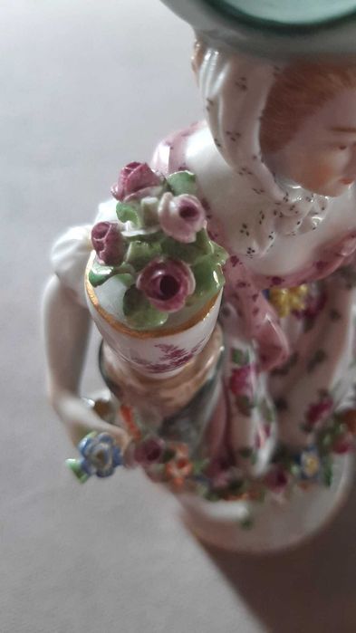 Porcelana Alemã Figura Feminina
