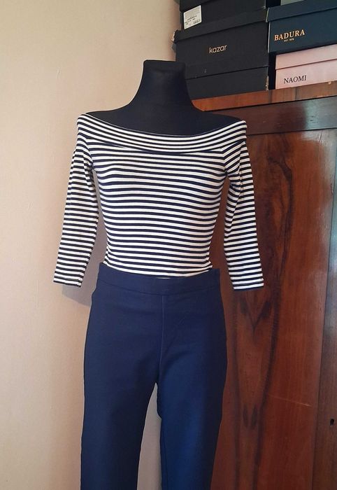 Bluzka w odkrytymi ramionami, XS, Stradivarius.