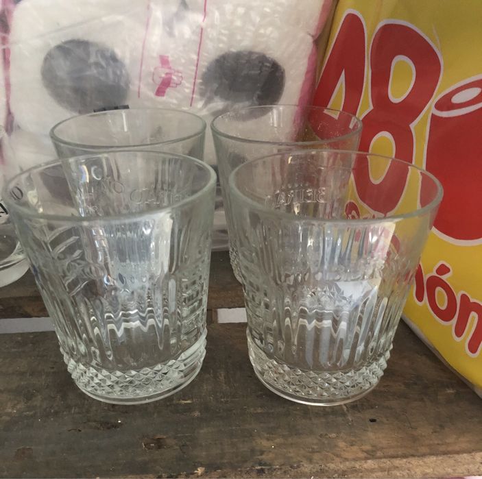 Copos de licor beirão