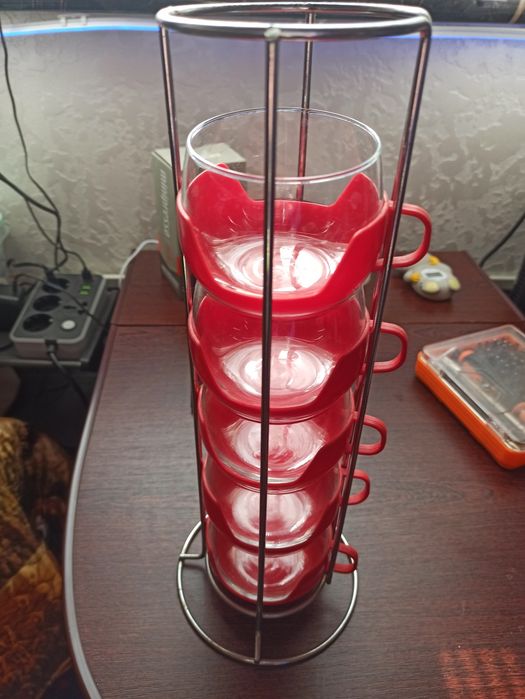 Кружки , горнятка на підставці 5 штук