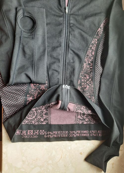 Bluza sportowa damska bezszwowa z wycięciem na kciukCrivit r. 32/34