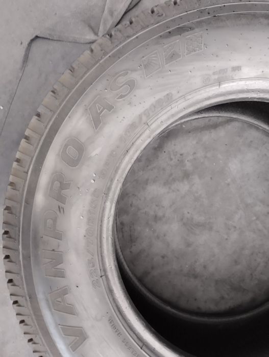 Продам шини 225/70R15C
