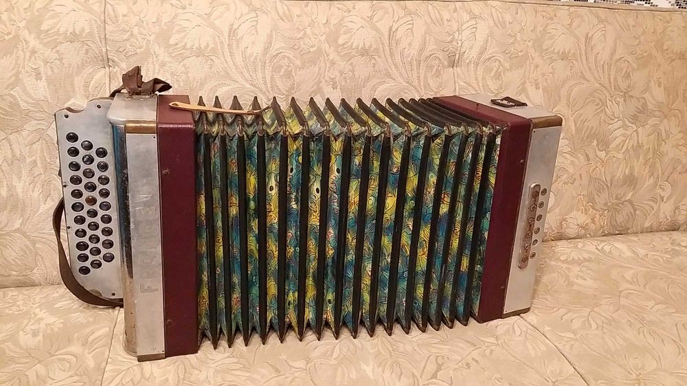 Concertina muito antiga