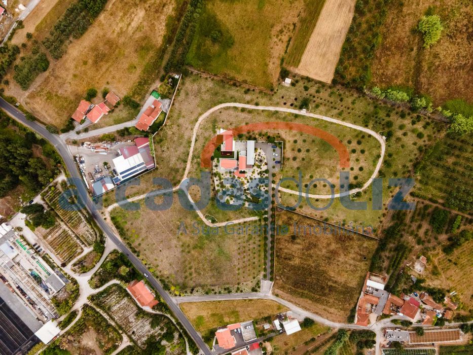 Excelente quinta com 34.876 m2 com moradia de autor