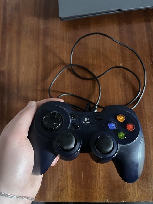 джойстик Logitech F310