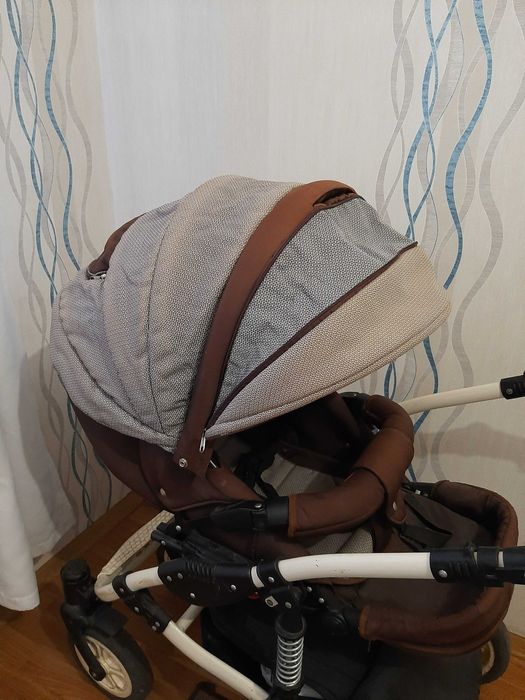 Коляска дитяча, столик для годування. Придане дитяче до року.