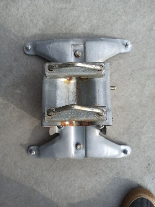 Mocowanie anteny satelitarnej