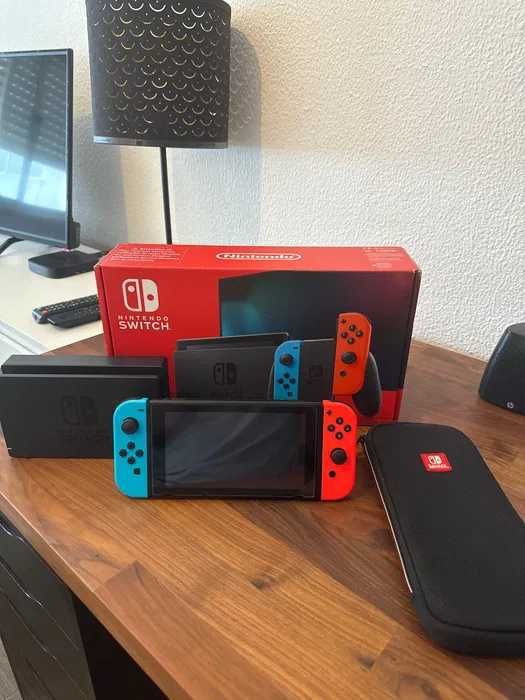Nintendo Switch V2 desbloqueada com grip hori e acessorios