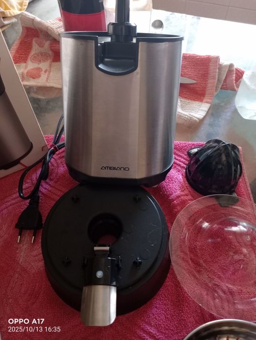 Espremedor de citrinos novo