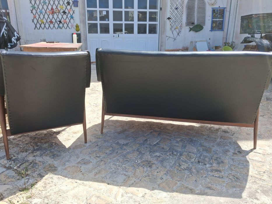 Conjunto de sofá e cadeirão vintage