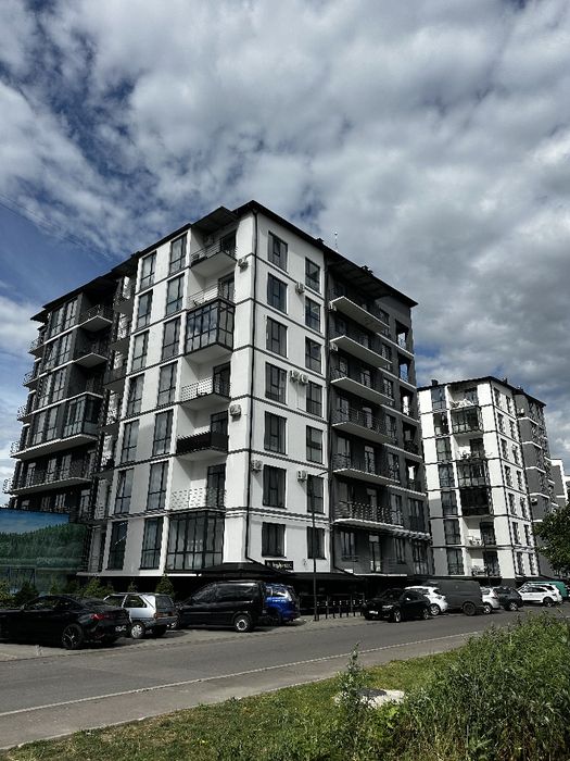 Продаж 1-кімнатної квартири з неймовірним видом на озеро Басівкут
