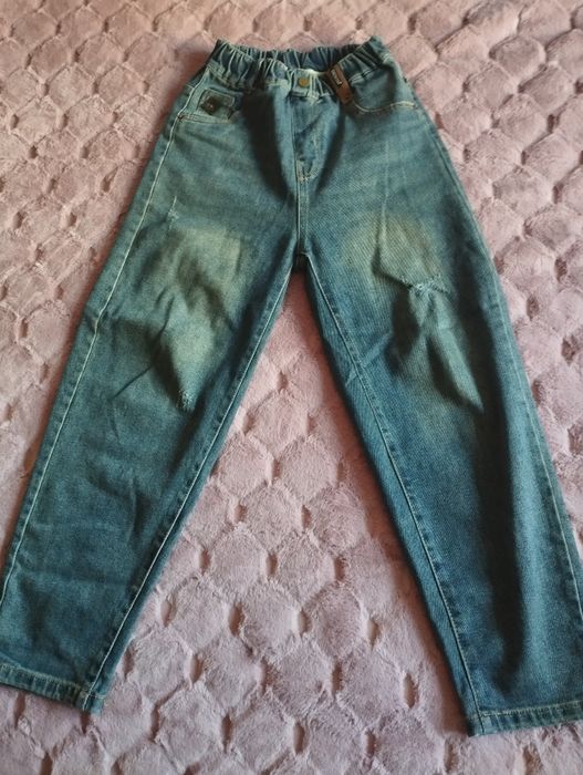 Продам джинсы подростковые 140