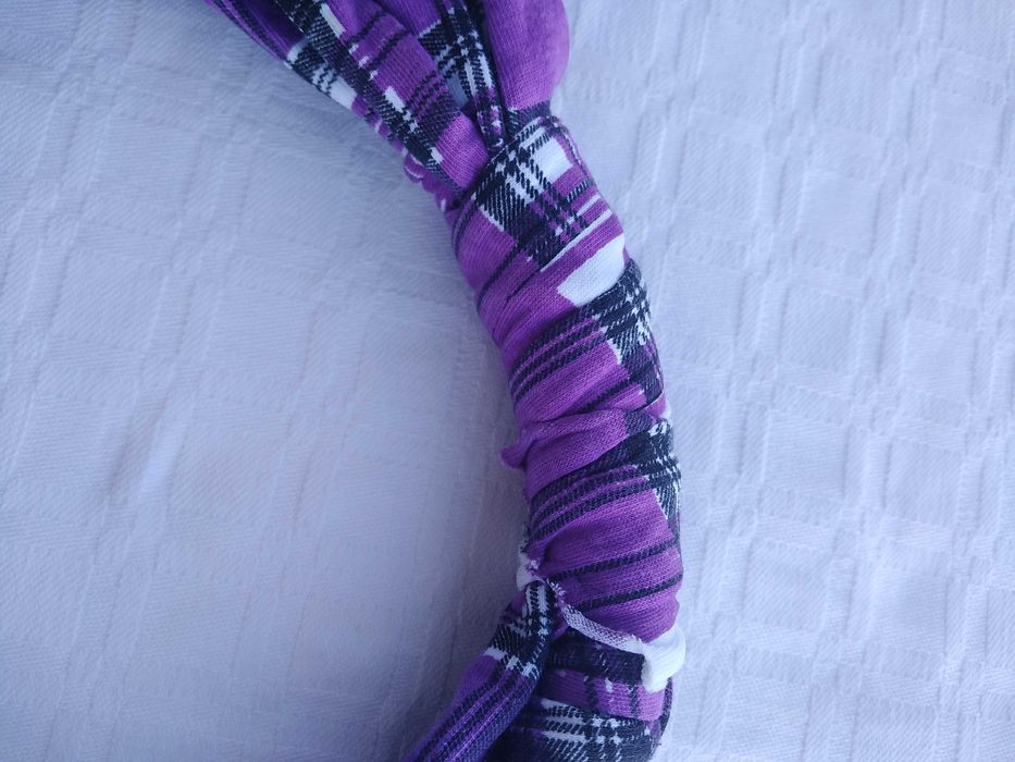 Colar de tecido roxo