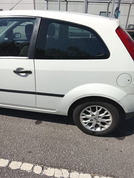 Vendo Ford Fiesta