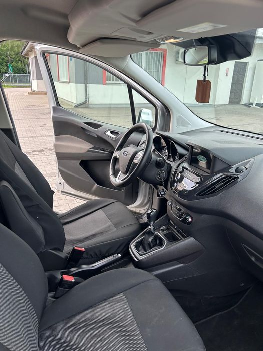 Ford Tourneo Courier 1.5 TDCi Titanium