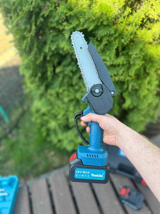 Мини пила аккумуляторная Макита. Аккумуляторная  мини-пила Makita 2акб