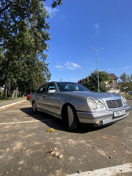 Mercedes - Benz E- Class  W 210 1999 року