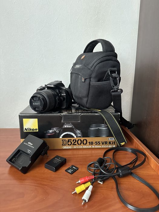 Фотоапарат Nikon d5200 з обʼєктивом 18-55mm