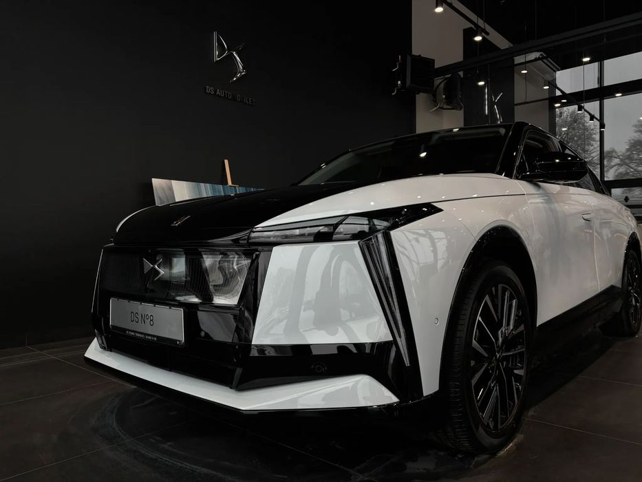 DS Automobiles N°8