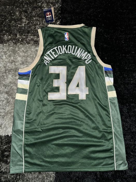 Cava NBA Milwaukee