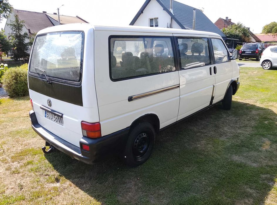 VOLKSWAGEN TRANSPORTER T4 2.5tdi 105 koni 9osób long przedluzany hak 2000kg caravelle multivan