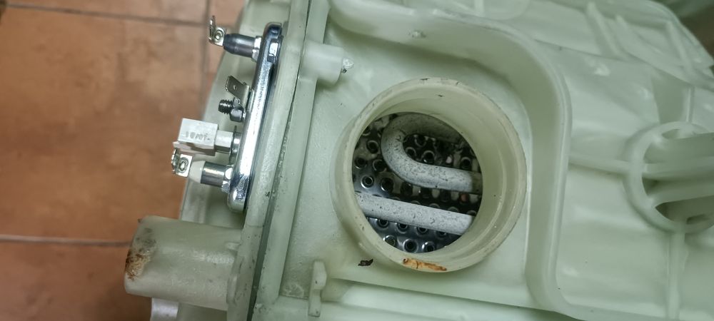 Sprzedam uszkodzoną pralkę Amica na części