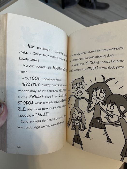 Książkę Nasz dyrektor jest wampirem!