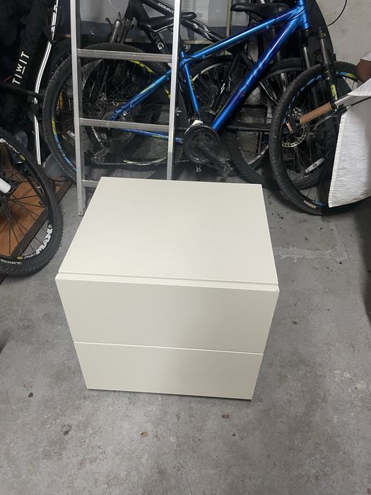 Mesa de cabeceira em ótimo estado