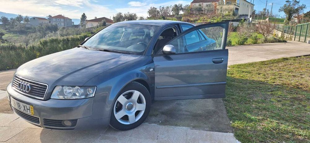 Vendo Audi A4 em 1.ª mão, quase como novo...