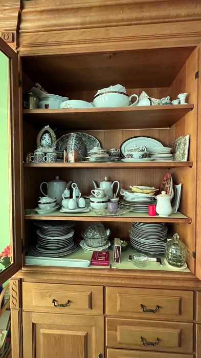 Dębowa witryna wysoka, 3 drzwiowa + komoda z 6 szufladami