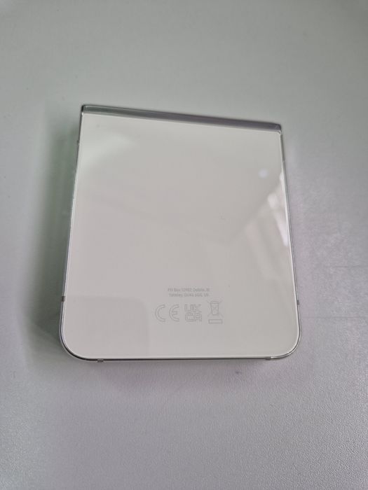 Samsung Galaxy Z Flip 5 - 256Gb | 8Gb