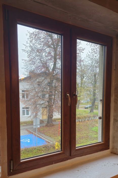 Okno  wyjęte w całości.