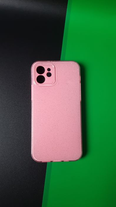Etui na iPhone 12 (6,1 cala) w kolorze różowym z delikatnym brokatem.