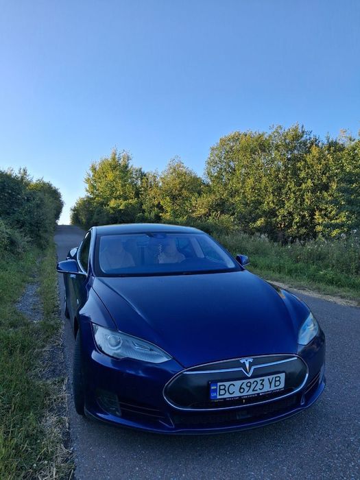 Tesla Model S 2015
