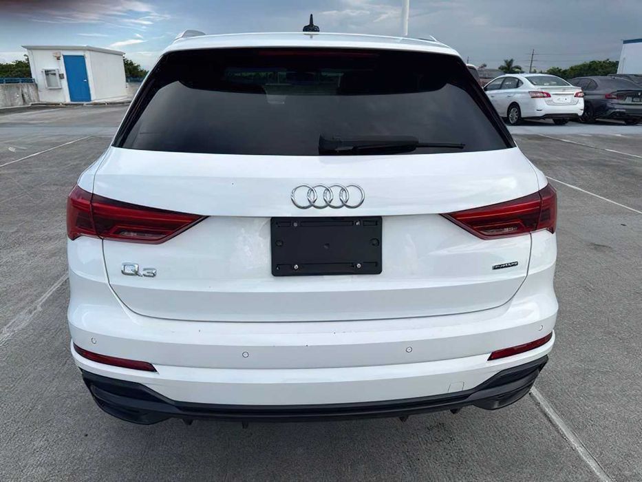 Audi Q3      2022