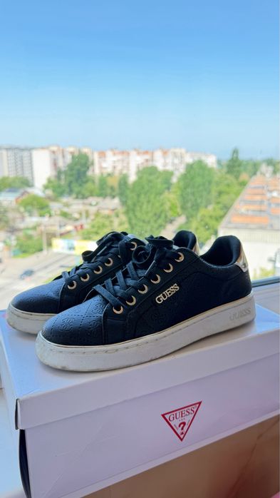Продам кеди Guess