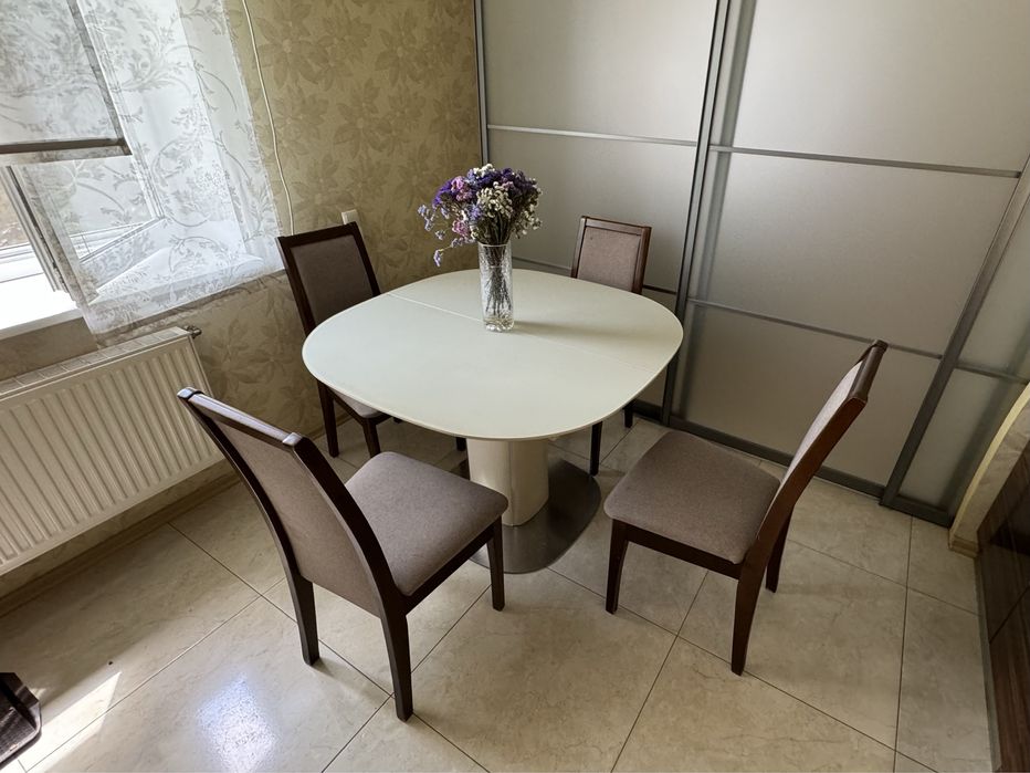 Стол, стулья б/у к -кт.