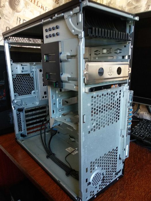 корпус от HP Z440 c фронт панелью