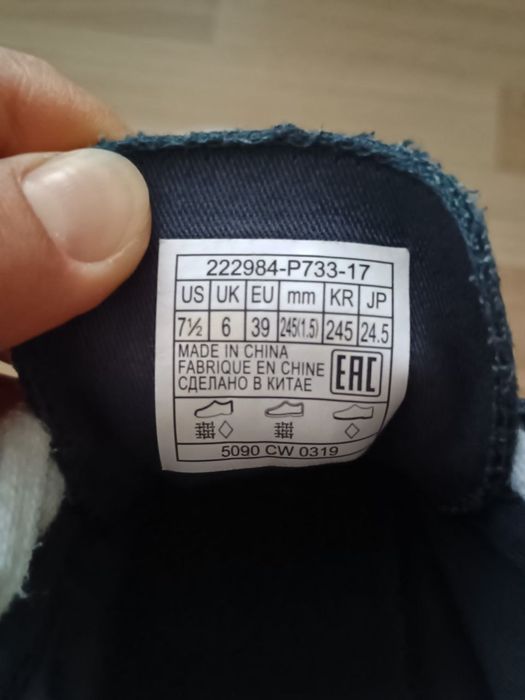 Жіночі фірмові кеди Levi's, оригінал, 39 розмір, устілка 25 см