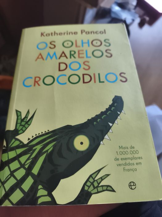 Livro os olhos amarelos dos crocodilos de Katherine pancol