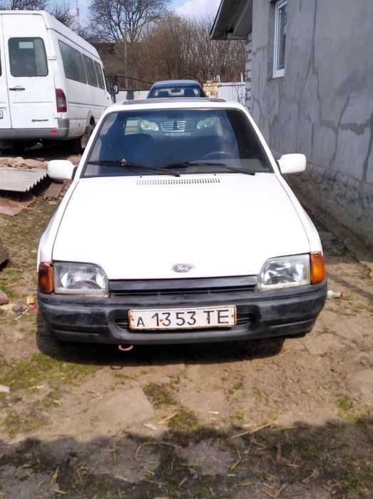 Форд ескорт 1990року