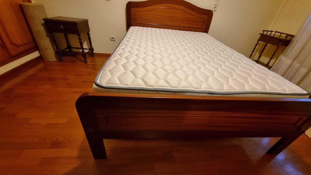 Cama de casal com colchão