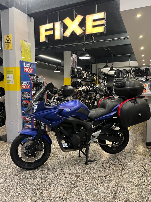 Yamaha FZS 600 Fazer em bom Estado Top case e malas laterais Givi