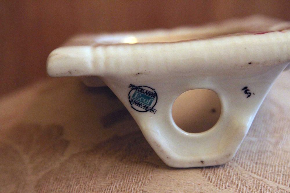 Moldura vintage em porcelana Ecof