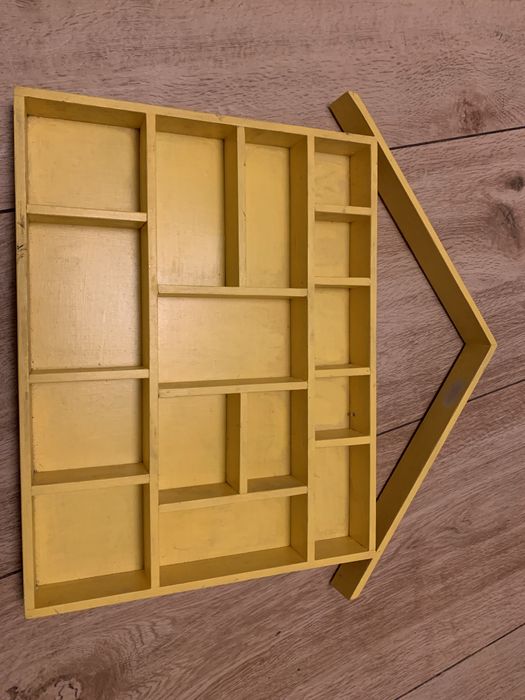 Półka na miniaturki w kształcie domu, żółta