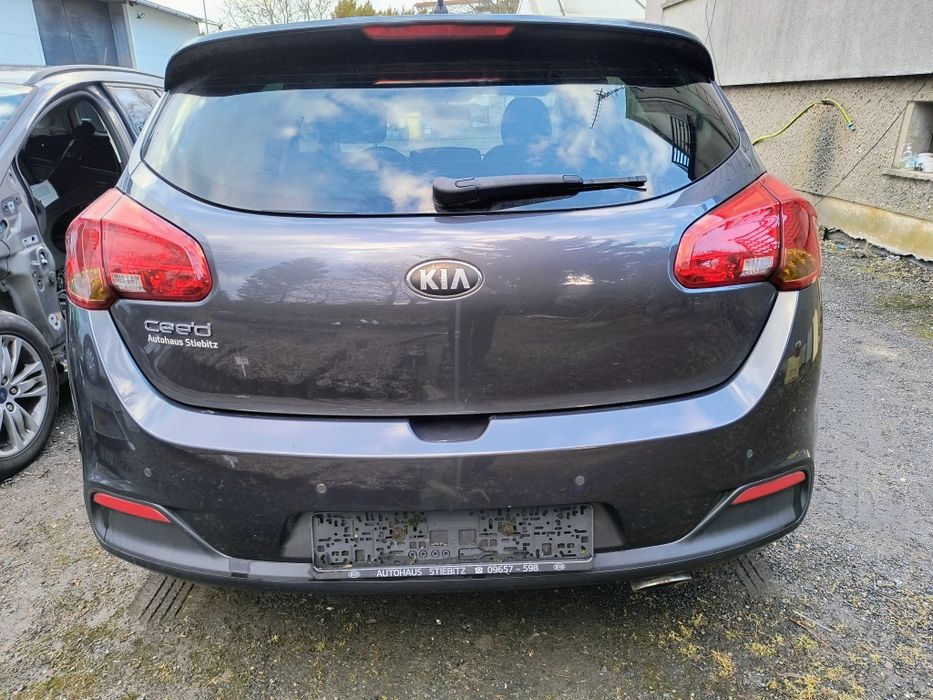Kia Cee'd II HB 12-18 - Klapa tył tylna kpl. BE