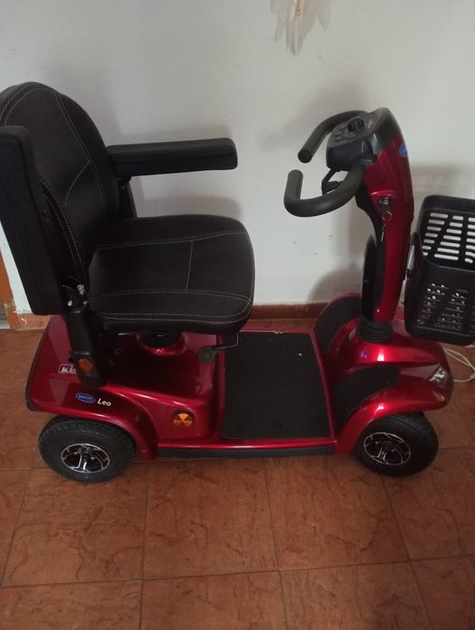 Scooter Elétrica de Mobilidade Invacare Leo – Como Nova (Com Garantia)