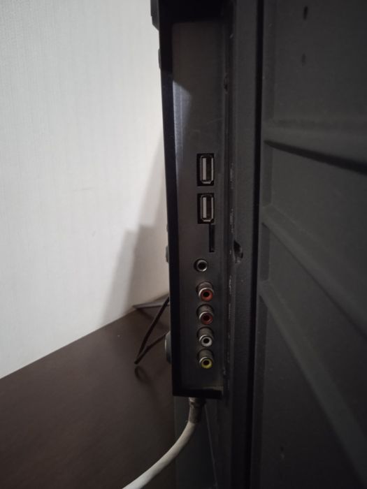 Телевизор Akai 40